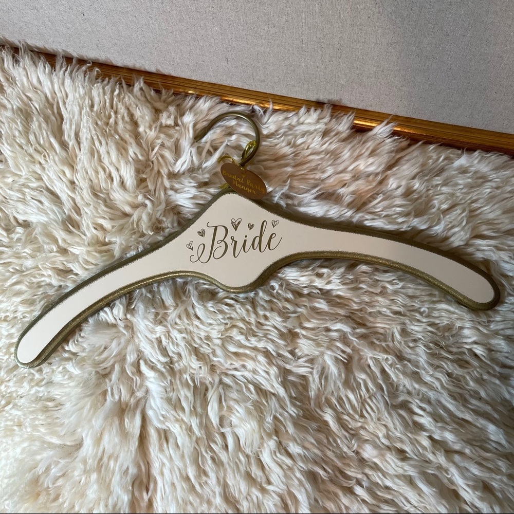 NWT David’s Bridal Painted Bride Hanger